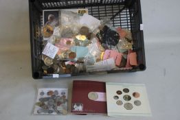 A COLLECTION OF BRITISH AND WORLD COINS, to include a 1996 uncirculated set, 2000 Queen Mother £5 in