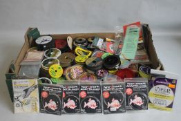 A TRAY OF ASSORTED FISHING LINE AND FLY FISHING LEADERS.