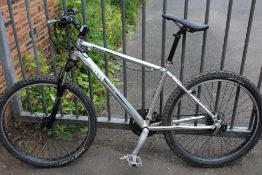 A 401 DISCOVERY MOUNTAIN BIKE