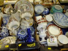 A QUANTITY OF VINTAGE AND MODERN CERAMICS TO INCLUDE BLUE AND WHITE EXAMPLES