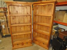 A NEAR PAIR OF MODERN OPEN PINE FLOORSTANDING BOOKCASES H-181 CM W-90 CM (2)