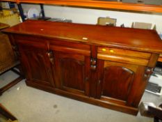 A REPRODUCTION MAHOGANY SERVING SIDEBOARD W-167 CM