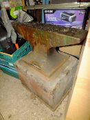 AN ANVIL ON STAND L 79 CM
