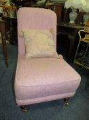 A MODERN UPHOLSTERED BEDROOM CHAIR A/F