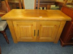 A MODERN LIGHT OAK TWO DOOR LOW CABINET H-60 W-100 CM A/F WATERMARKS TO TOP