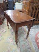 AN ANTIQUE MAHOGANY PEMBROKE TABLE