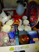A TRAY OF MOSTLY COMMEMORATIVE WARE TO INCLUDE A ROYAL WORCESTER SPODE GINGER JAR WITH LID AND STAN