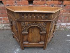 A CARVED OAK REPRODUCTION COFFER WITH LIFT UP LID W-93 CM