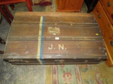 A VINTAGE WOODEN BANDED DOMED TRUNK W-104 CM