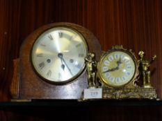 A SMALL GILT METAL DESK CLOCK TOGETHER WITH AN OAK MANTEL CLOCK