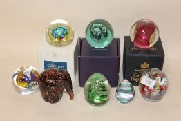 A QUANTITY OF PAPERWEIGHTS TO INCLUDE CAITHNESS EXAMPLES IN ORIGINAL BOXES