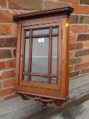 A SMALL VINTAGE OAK GLAZED HANGING CORNER CUPBOARD H- 66 CM W-40 CM