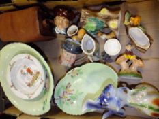 A TRAY OF CERAMICS TO INCLUDE CARLTON WARE, ROYAL DOULTON AND BESWICK CHARACTER JUGS, VINTAGE CONWA