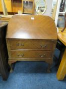 A VINTAGE MAHOGANY 2 DRAWER BUREAU W-75 CM
