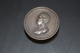 A CIRCULAR SNUFF BOX