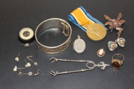 A SMALL TUB OF COLLECTABLES