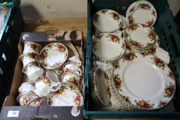 TWO TRAYS OF ROYAL ALBERT OLD COUNTRY ROSES TEA AND DINNER WARE, ALL WITH WARE TO THE GILDING