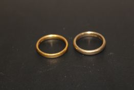 A HALLMARKED 22 CARAT GOLD WEDDING BAND, APPROX WEIGHT 3.5 G TOGETHER WITH A HALLMARKED 9 CARAT EXA