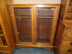 A VINTAGE OAK GLAZED BOOKCASE H-141 W-121 CM