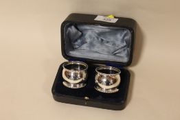 A CASED PAIR OF HALLMARKED SILVER NAPKIN RINGS