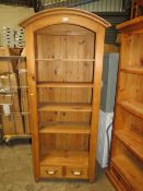 A MODERN DOMED PINE OPEN FLOORSTANDING BOOKCASE H-195 W-82 CM