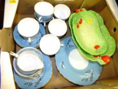 A TRAY OF CERAMICS TO INCLUDE COLCLOUGH PART TEA SET TOGETHER WITH A TRAY OF GLASSWARE