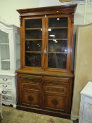 AN EDWARDIAN MAHOGANY CARVED GLAZED BOOKCASE WITH DRAWERS AND CUPBOARDS TO THE BASE H-219 W-121 CM
