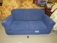 A MODERN UPHOLSTERED BED SETTEE