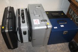 A SELECTION OF CASES ETC TO INCLUDE A VACUUM, CASED VIBRASCOPE ETC