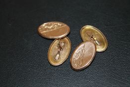 A PAIR OF HALLMARKED 9 CARAT GOLD CUFFLINKS, APPROX WEIGHT 2.6G