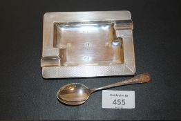 AN ART DECO STYLE HALLMARKED SILVER ASHTRAY, TOGETHER WITH A HALLMARKED SILVER TEASPOON (2)