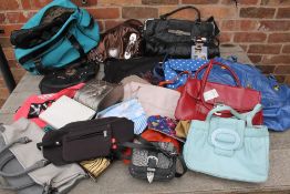 A LARGE QUANTITY OF LADIES HANDBAGS