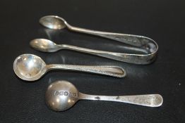 TWO HALLMARKED SILVER CONDIMENT SPOONS, TOGETHER WITH A PAIR OF SMALL HALLMARKED SILVER TONGS (3)