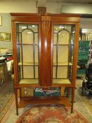 AN EDWARDIAN MAHOGANY GLAZED DISPLAY CABINET H-169 CM W-105 CM