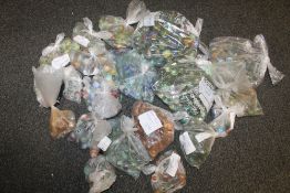 A LARGE QUANTITY OF VINTAGE MARBLES