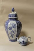 A SPODE SIGNATURE COLLECTION LIMITED EDITION FLORAL LIDDED URN TOGETHER WITH A BLUE AND WHITE TEA