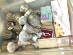 A TRAY OF ASSORTED METALWARE TO INCLUDE ZINN BECKER PEWTER EXAMPLES