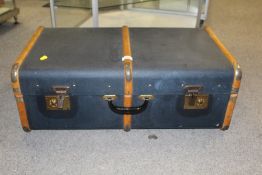 A VINTAGE BANDED TRAVEL STEAMER TRUNK