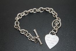 A SILVER TIFFANY STYLE BRACELET - APPROX 36 G
