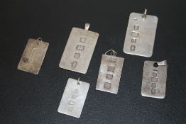 A SELECTION OF SILVER INGOT PENDANTS - APPROX 77.5 G