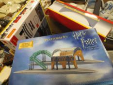 A BOX OF HORNBY MODEL RAILWAY ACCESSORIES TO INCLUDE 'THE RAMBLER' ELECTRIC TRAIN SET