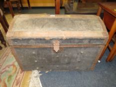 A VINTAGE BANDED TRAVELLING TRUNK