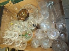 A TRAY OF ASSORTED GLASSWARE TO INCLUDE A SET OF SIX CUT GLASS DRINKING GLASSES, SET OF SIX WINE