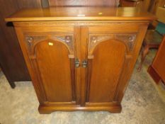A SMALL REPRODUCTION OAK CD CABINET - H 91 CM, w 79 CM TOGETHER WITH A TWO TIER OAK TROLLEY (2)