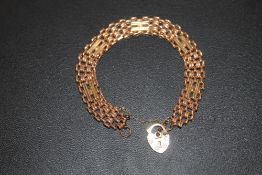 A HALLMARKED 9 CARAT GOLD GATE BRACELET - APPROX WEIGHT 6.2G