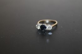 A 9CT GOLD THREE STONE RING, APPROX WEIGHT 2.4G