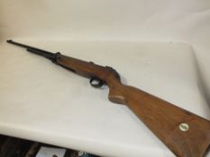 A WEBLEY & SCOTT TOP LOADING AIR RIFLE WITH CARRY BAG
