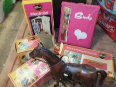 A COLLECTION OF VINTAGE PEDIGREE SINDY DOLL TOYS TO INCLUDE BOXED ACCESSORIES