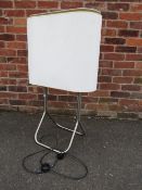 AN UNUSUAL FLOOR STANDING LAMP, H 104 CM