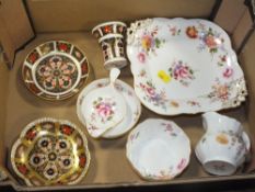 A COLLECTION OF ROYAL CROWN DERBY CERAMICS TO INCLUDE 1128 PATTERN PIN DISHES AND VASE AND DERBY